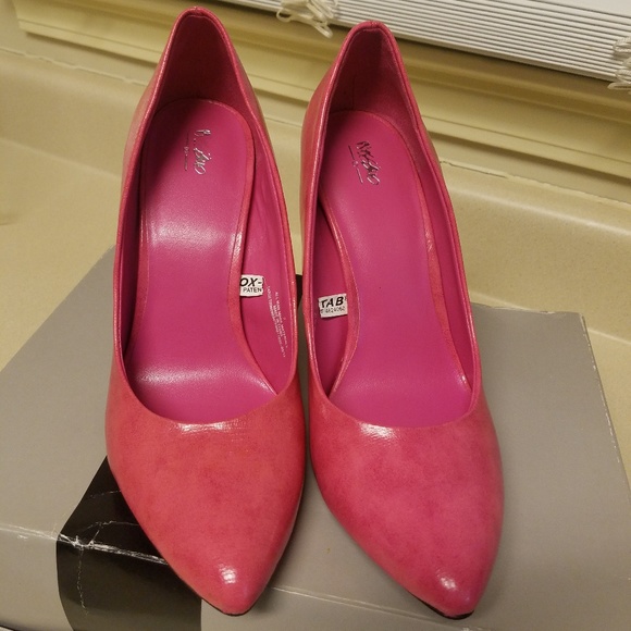Pink Pumps - Picture 2 of 4